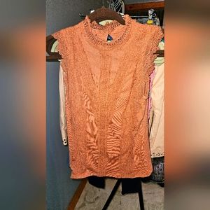 Contrast Lace Tank Top w/ Keyhole Back